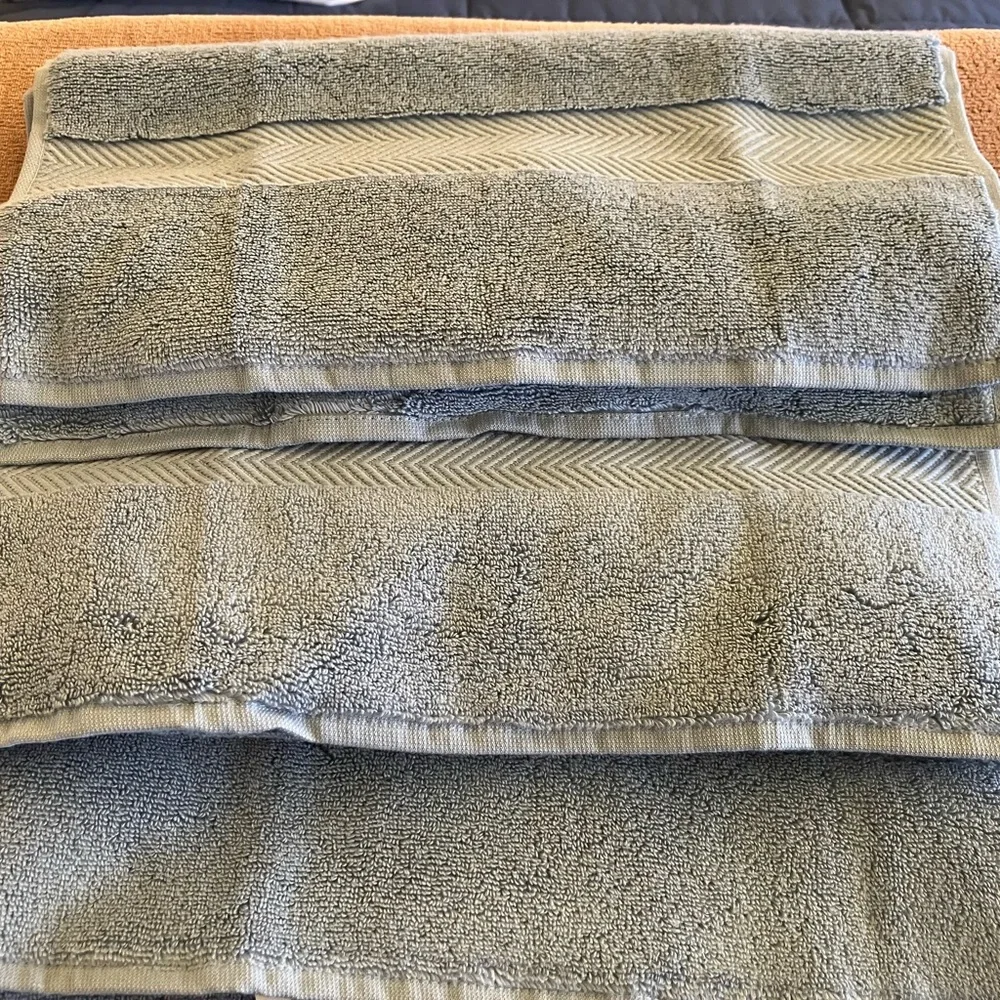 Nordstrom blue set towels
